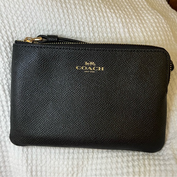 Coach pebbled leather wristlet NEW - Picture 2 of 5
